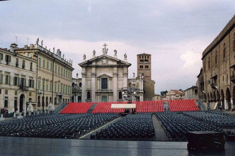 Mantova - Piazza Sordello / agosto 2003